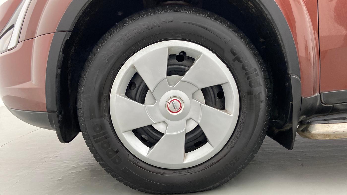 2018 Mahindra XUV500 W7 FWD, Diesel, Manual, 46,051 km, Left Front Wheel