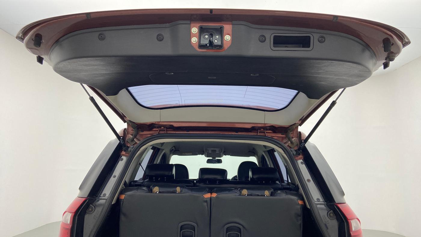 2018 Mahindra XUV500 W7 FWD, Diesel, Manual, 46,051 km, Boot Door Open
