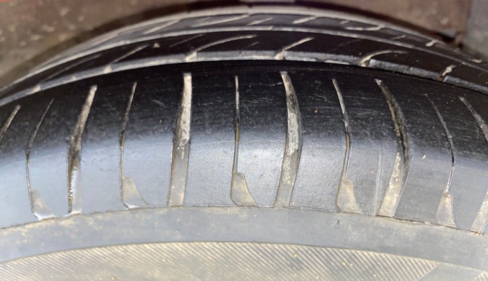 2014 Hyundai Xcent SX 1.2, Petrol, Manual, 96,899 km, Right Front Tyre Tread