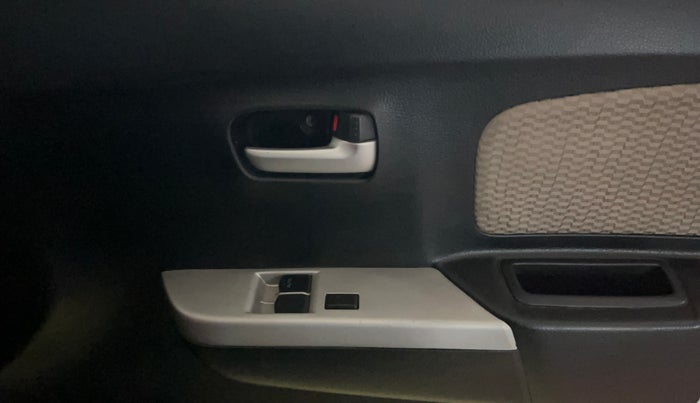 2017 Maruti Wagon R 1.0 LXI CNG, CNG, Manual, 62,952 km, Driver Side Door Panels Control