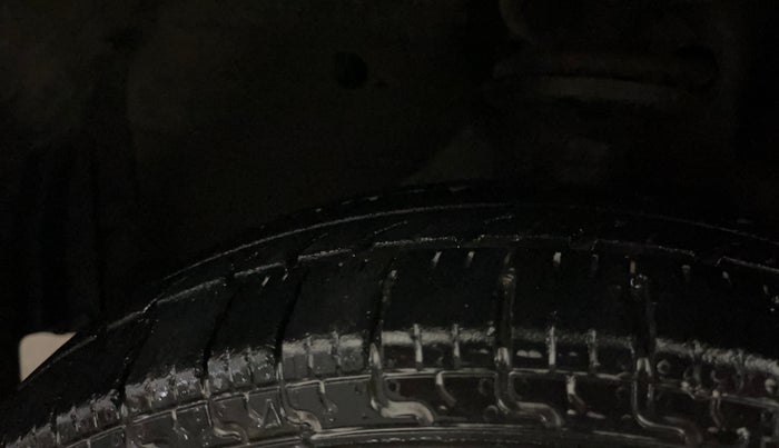 2017 Maruti Wagon R 1.0 LXI CNG, CNG, Manual, 62,952 km, Left Front Tyre Tread