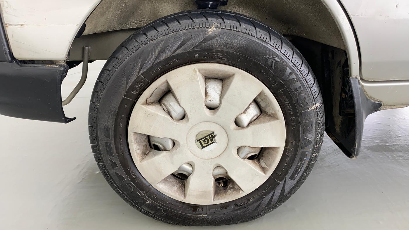 2017 Maruti Eeco 5 STR CNG WITH AC PLUSHTR, CNG, Manual, 53,844 km, Left Front Wheel