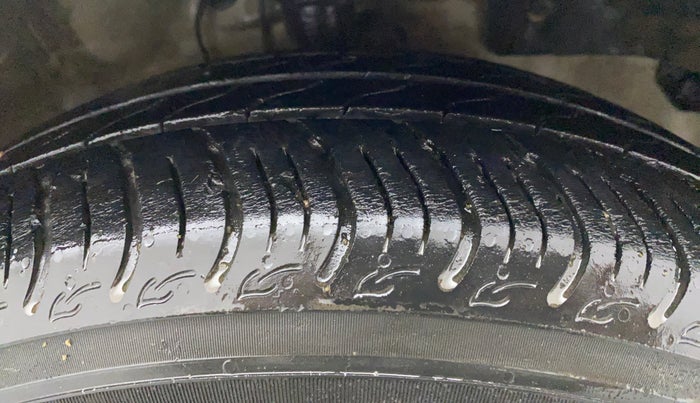 2012 Honda Brio V MT, Petrol, Manual, 79,896 km, Right Front Tyre Tread