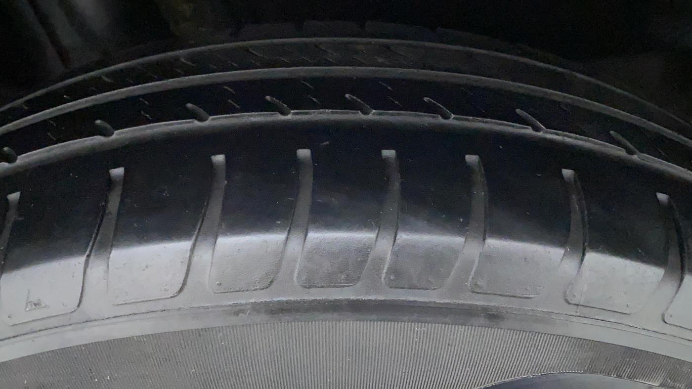 2018 Maruti Dzire VXI, Petrol, Manual, 28,696 km, Right Front Tyre Tread