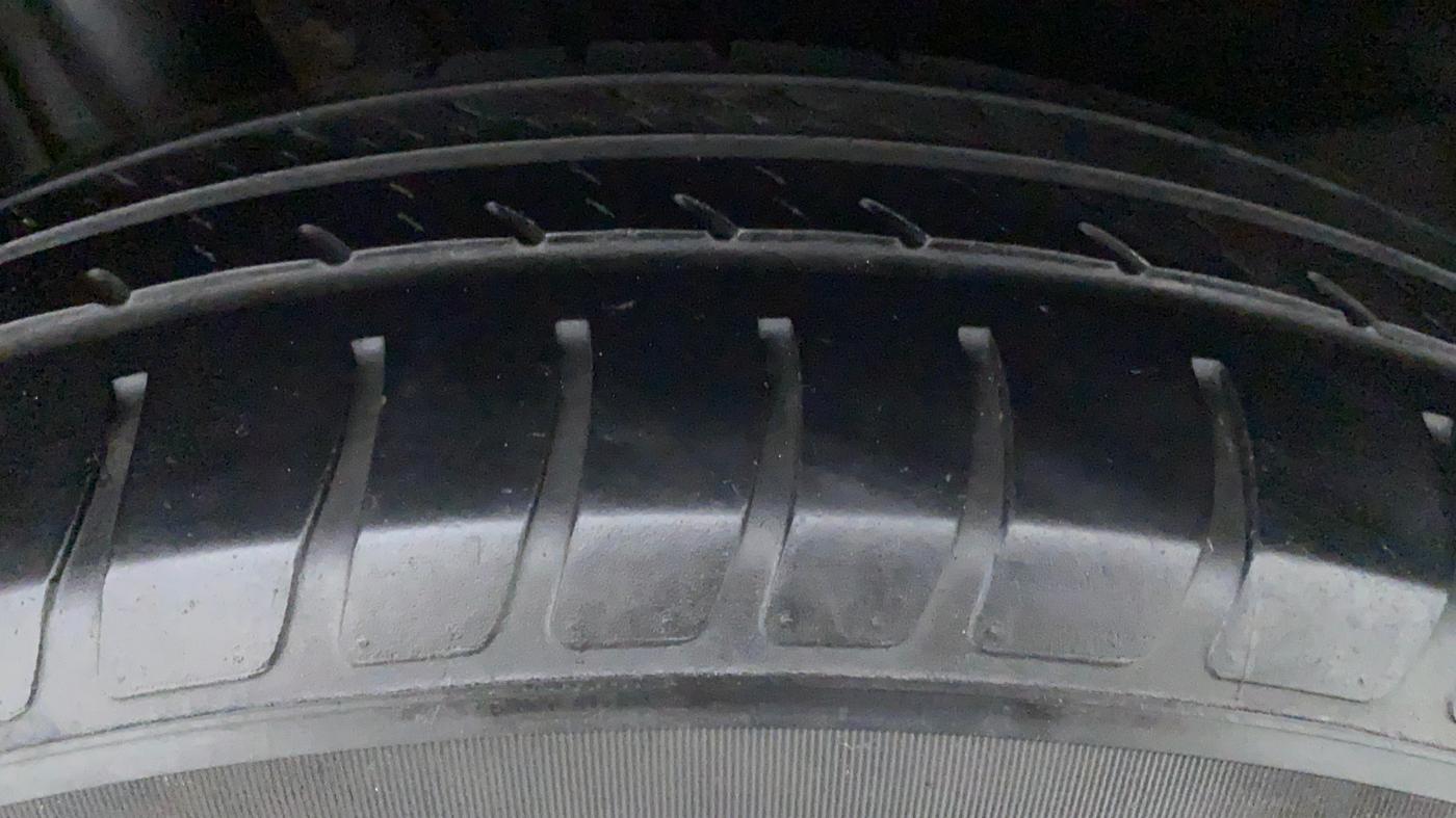 2018 Maruti Dzire VXI, Petrol, Manual, 28,696 km, Left Front Tyre Tread
