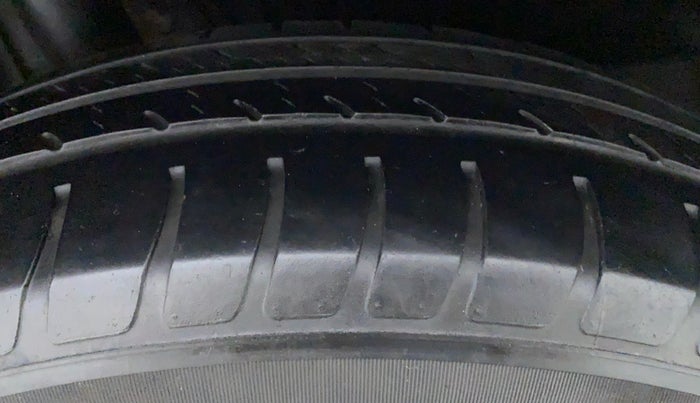 2018 Maruti Dzire VXI, Petrol, Manual, 28,696 km, Left Front Tyre Tread