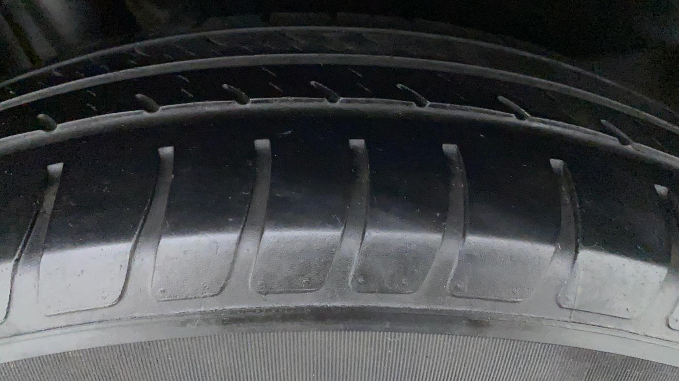 2018 Maruti Dzire VXI, Petrol, Manual, 28,696 km, Right Rear Tyre Tread