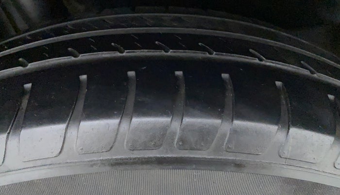 2018 Maruti Dzire VXI, Petrol, Manual, 28,696 km, Right Rear Tyre Tread