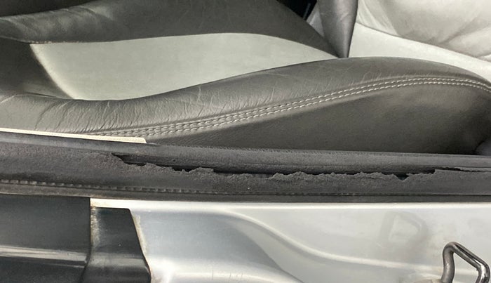 2014 Volkswagen Cross Polo HIGHLINE TDI, Diesel, Manual, 76,838 km, Driver-side door - Beading has minor damage