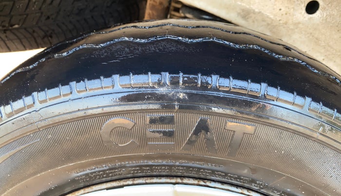 2019 Maruti Eeco 7 STR, CNG, Manual, 84,467 km, Right Rear Tyre Tread