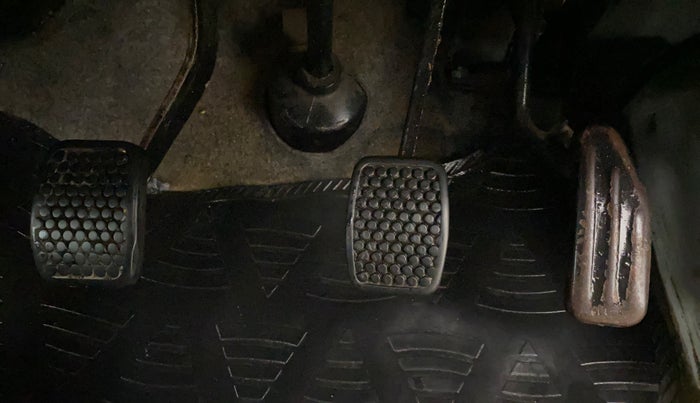 2019 Maruti Eeco 7 STR, CNG, Manual, 84,467 km, Pedals