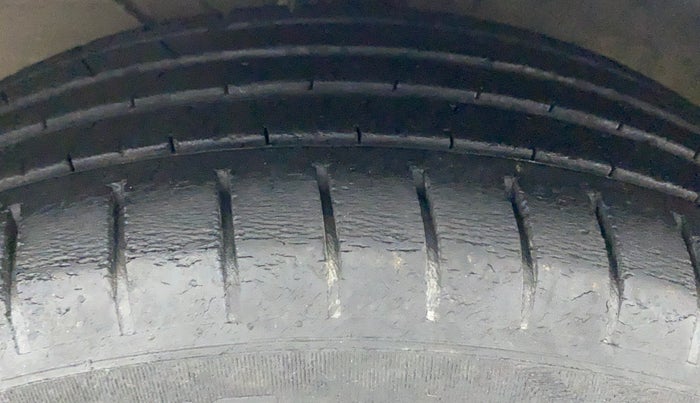 2016 Maruti Baleno ZETA CVT PETROL 1.2, Petrol, Automatic, 32,334 km, Left Front Tyre Tread