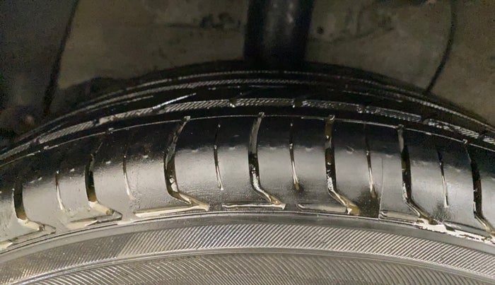 2017 Hyundai Xcent SX 1.2, Petrol, Manual, 64,734 km, Right Rear Tyre Tread