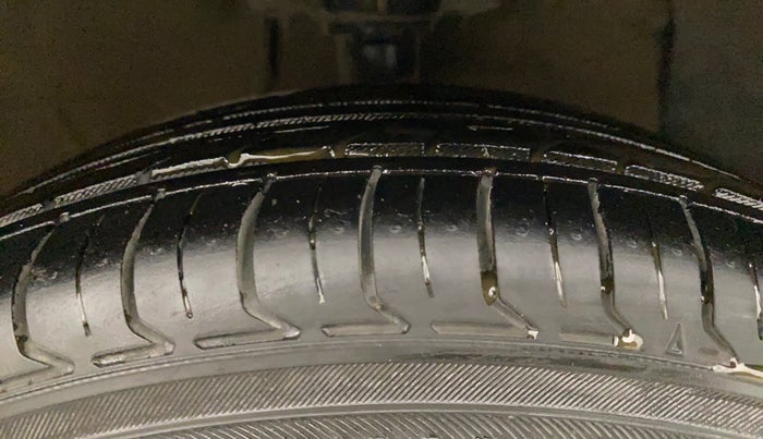 2017 Hyundai Xcent SX 1.2, Petrol, Manual, 64,734 km, Right Front Tyre Tread