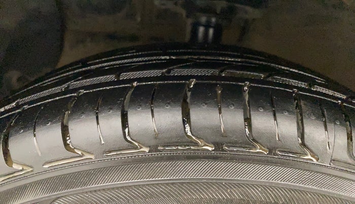 2017 Hyundai Xcent SX 1.2, Petrol, Manual, 64,734 km, Left Front Tyre Tread