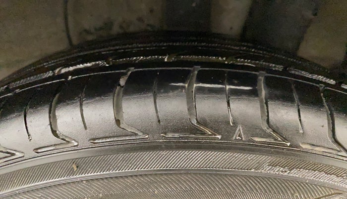 2017 Hyundai Xcent SX 1.2, Petrol, Manual, 64,734 km, Left Rear Tyre Tread