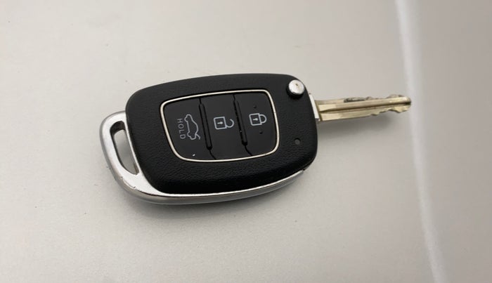 2017 Hyundai Xcent SX 1.2, Petrol, Manual, 64,734 km, Key Close Up