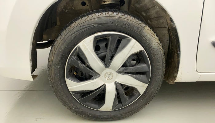 2017 Maruti Wagon R 1.0 VXI, Petrol, Manual, 43,944 km, Left Front Wheel