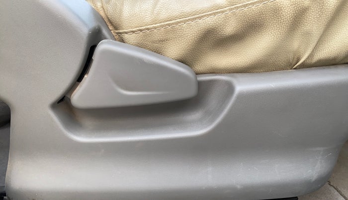 2016 Datsun Redi Go T (O), Petrol, Manual, 29,508 km, Driver Side Adjustment Panel