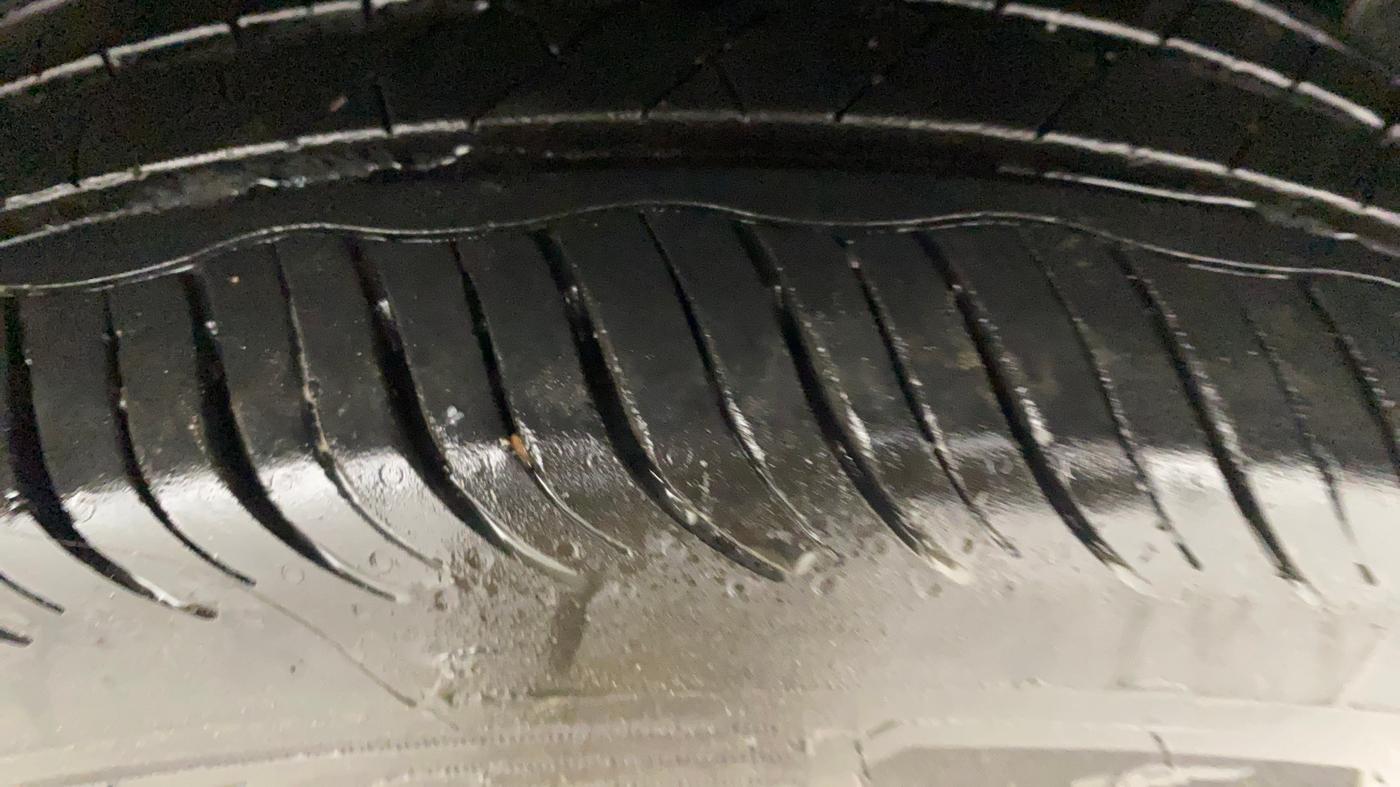 2017 Maruti Swift Dzire ZDI AMT, Diesel, Automatic, 1,14,077 km, Left Rear Tyre Tread