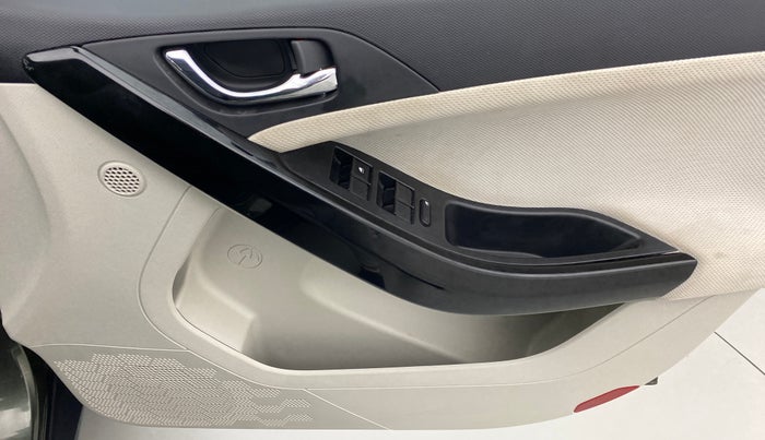 2021 Tata NEXON XZ+ SUNROOF 1.5 RTQ, Diesel, Manual, 13,824 km, Driver Side Door Panels Control