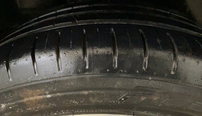 2020 Maruti Ciaz ALPHA 1.5 SHVS PETROL, Petrol, Manual, 60,555 km, Right Rear Tyre Tread