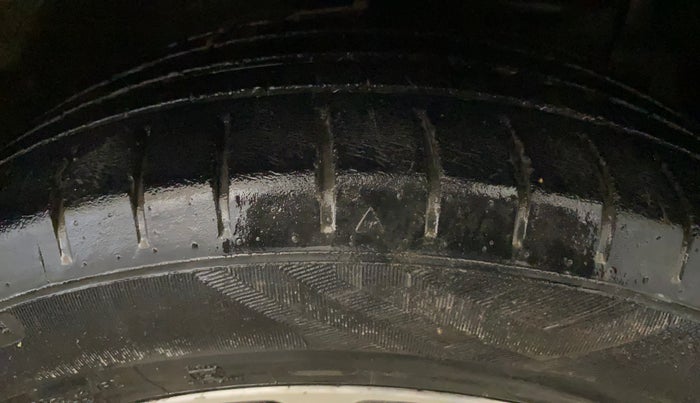 2020 Maruti Ciaz ALPHA 1.5 SHVS PETROL, Petrol, Manual, 60,555 km, Right Front Tyre Tread