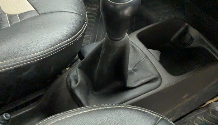 2015 Hyundai Eon ERA +, Petrol, Manual, 41,999 km, Gear lever - Boot cover slightly torn