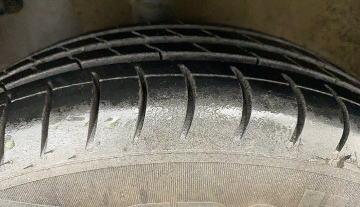 2015 Hyundai Eon ERA +, Petrol, Manual, 41,999 km, Left Front Tyre Tread