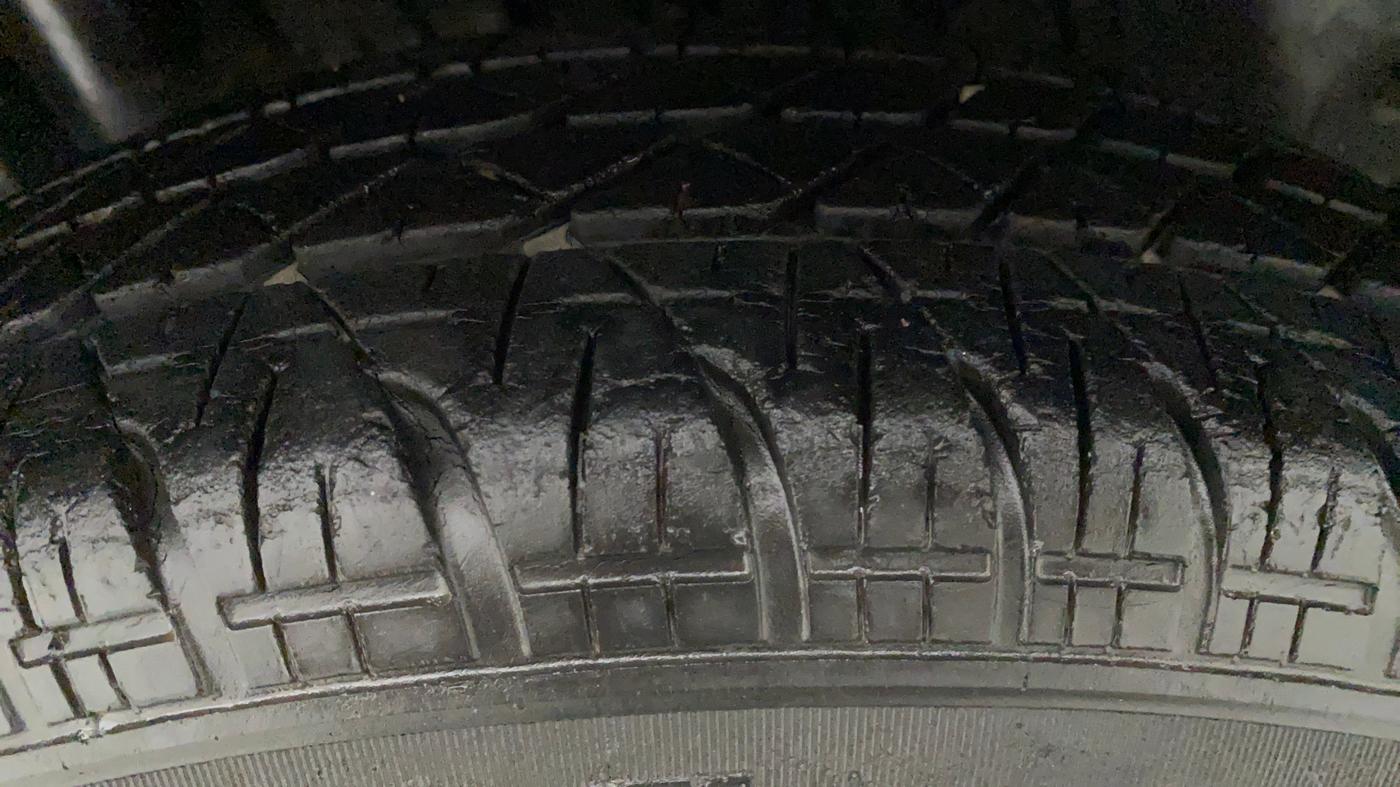 2012 Maruti Swift LXI, Petrol, Manual, 29,397 km, Left Front Tyre Tread