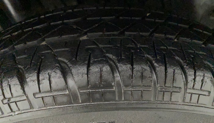 2012 Maruti Swift LXI, Petrol, Manual, 29,397 km, Left Front Tyre Tread