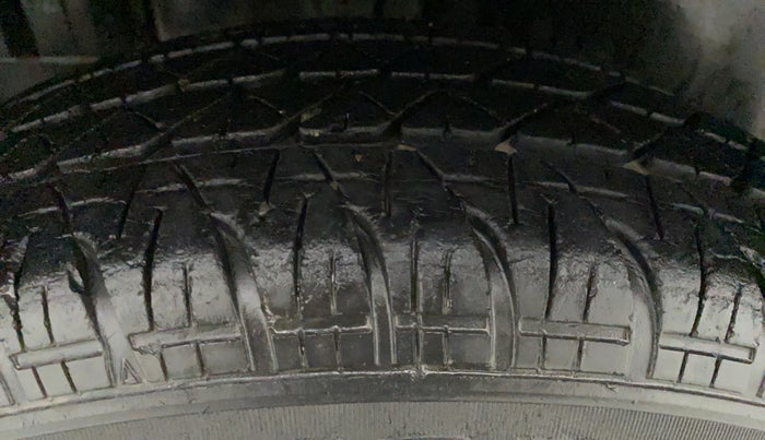 2012 Maruti Swift LXI, Petrol, Manual, 29,397 km, Right Front Tyre Tread