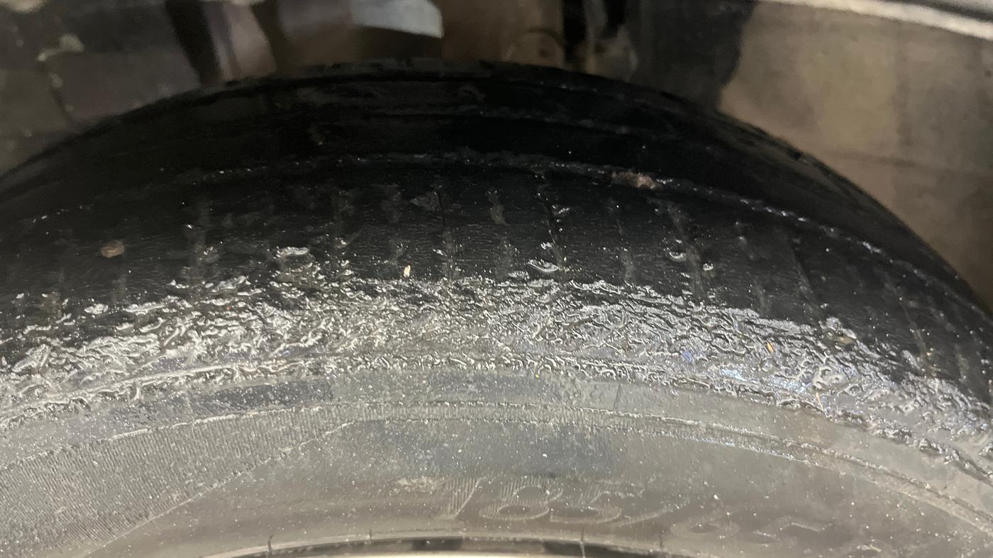 2020 Renault TRIBER RXZ, Petrol, Manual, 42,304 km, Left Front Tyre Tread
