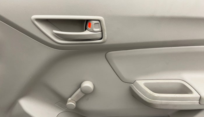 2018 Maruti Dzire LXI, Petrol, Manual, 56,089 km, Driver Side Door Panels Control