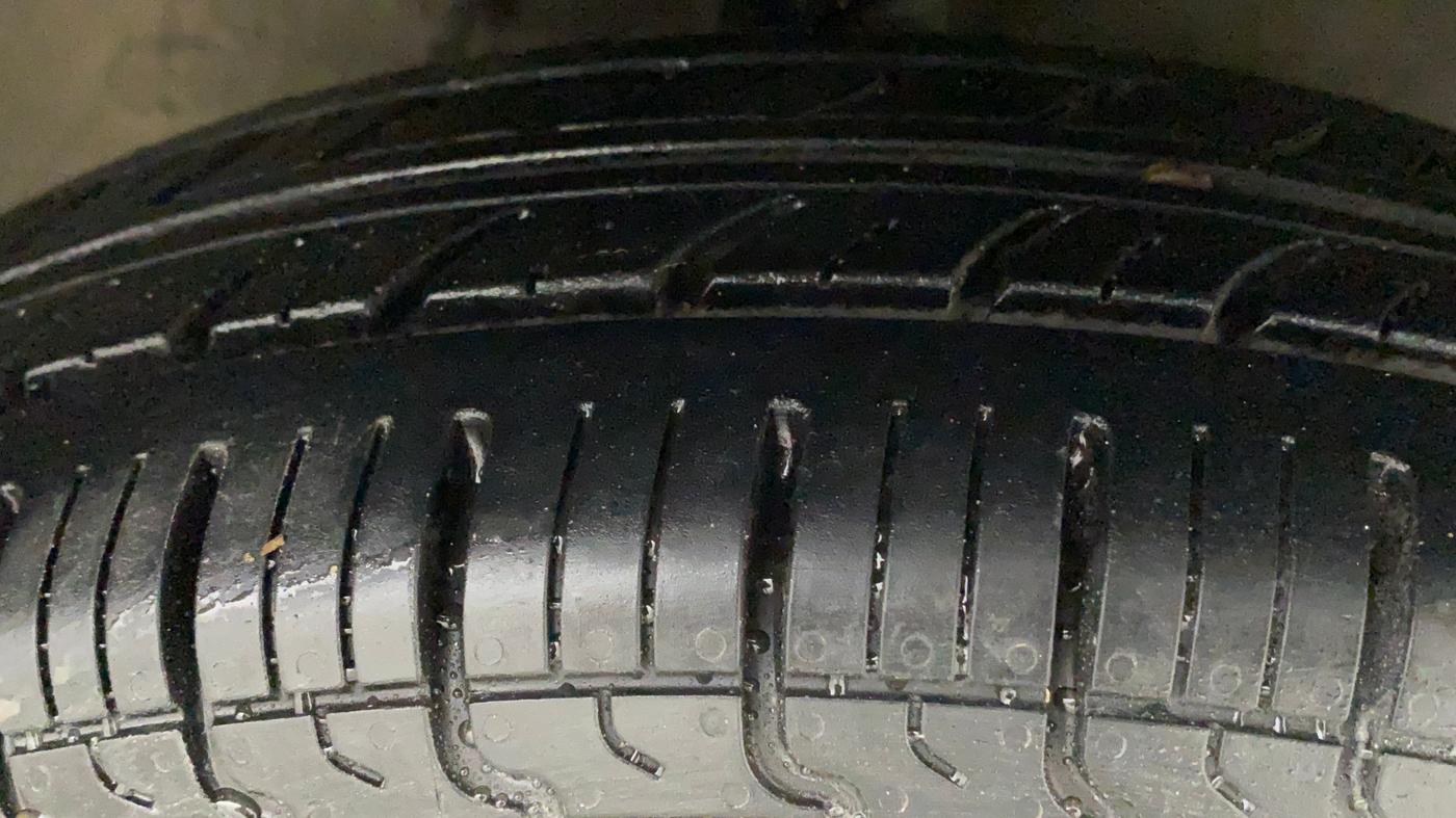 2016 Maruti Alto 800 LXI, Petrol, Manual, 57,114 km, Right Front Tyre Tread