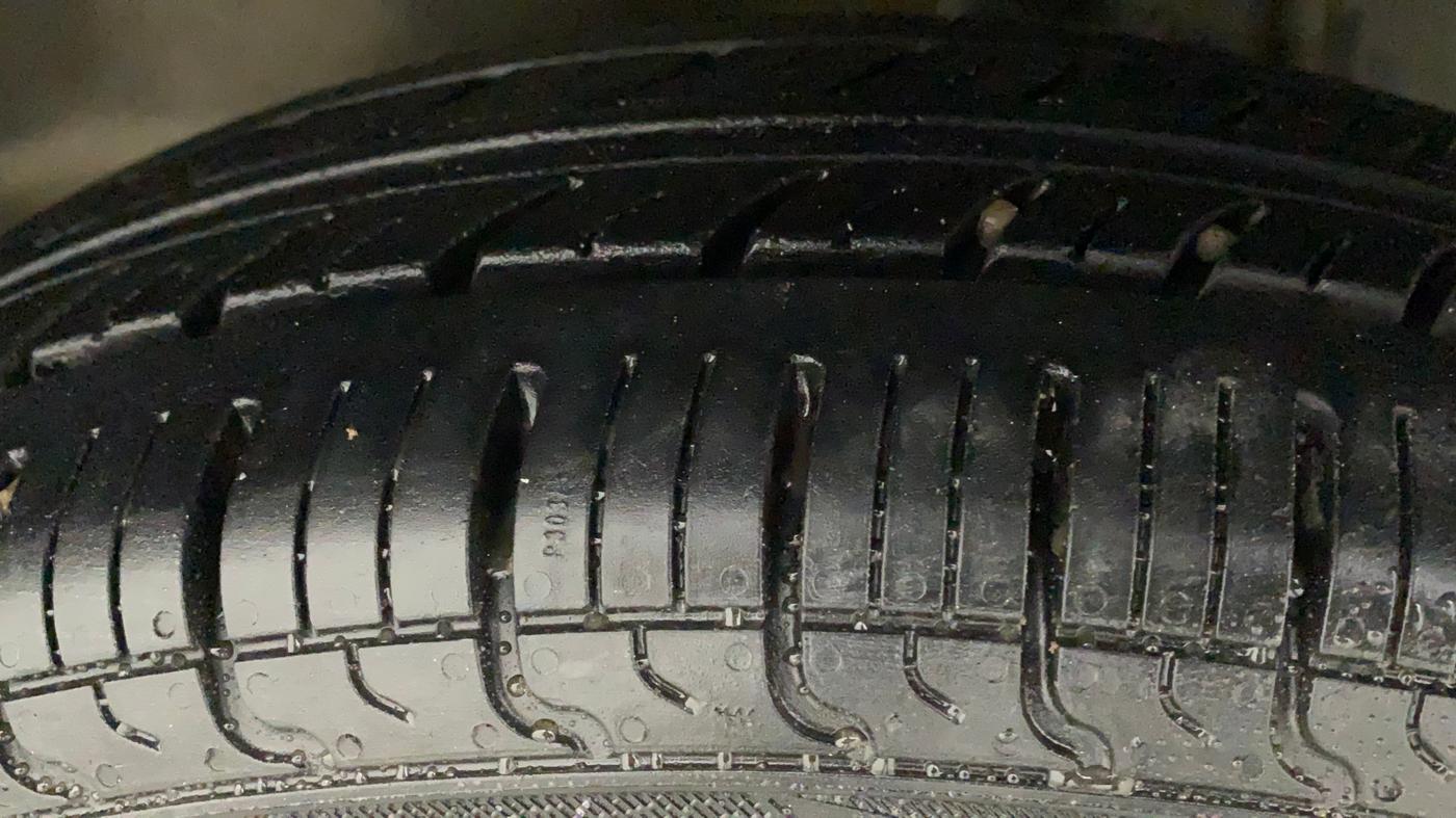 2016 Maruti Alto 800 LXI, Petrol, Manual, 57,114 km, Left Front Tyre Tread