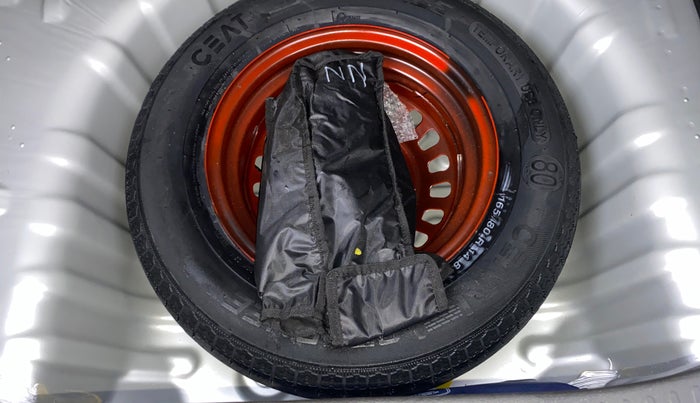 2024 Renault Kiger RXE MT, Petrol, Manual, 677 km, Spare Tyre