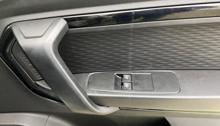 2024 Renault Kiger RXE MT, Petrol, Manual, 677 km, Driver Side Door Panels Control