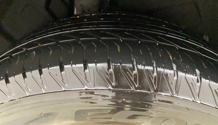 2025 Mahindra XUV700 AX 7 LUXURY D AT 7 STR, Diesel, Automatic, 15,433 km, Right Rear Tyre Tread