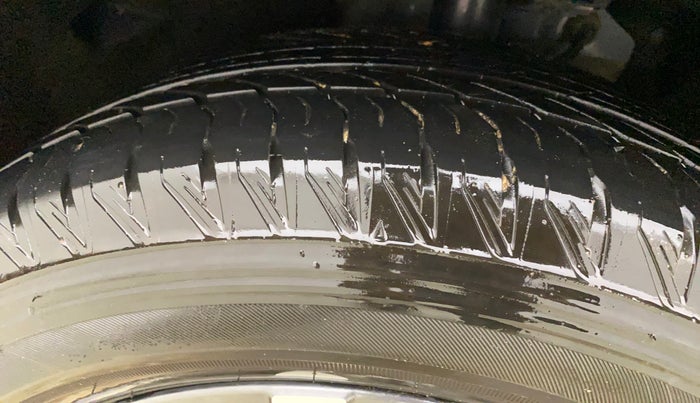 2025 Mahindra XUV700 AX 7 LUXURY D AT 7 STR, Diesel, Automatic, 15,433 km, Left Front Tyre Tread