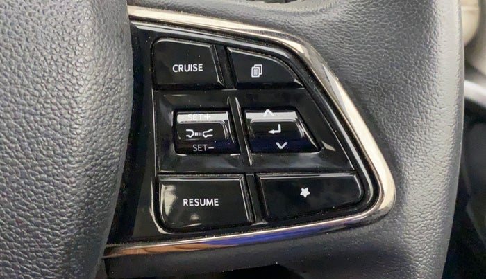 2025 Mahindra XUV700 AX 7 LUXURY D AT 7 STR, Diesel, Automatic, 15,433 km, Adaptive Cruise Control