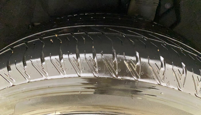 2025 Mahindra XUV700 AX 7 LUXURY D AT 7 STR, Diesel, Automatic, 15,433 km, Left Rear Tyre Tread