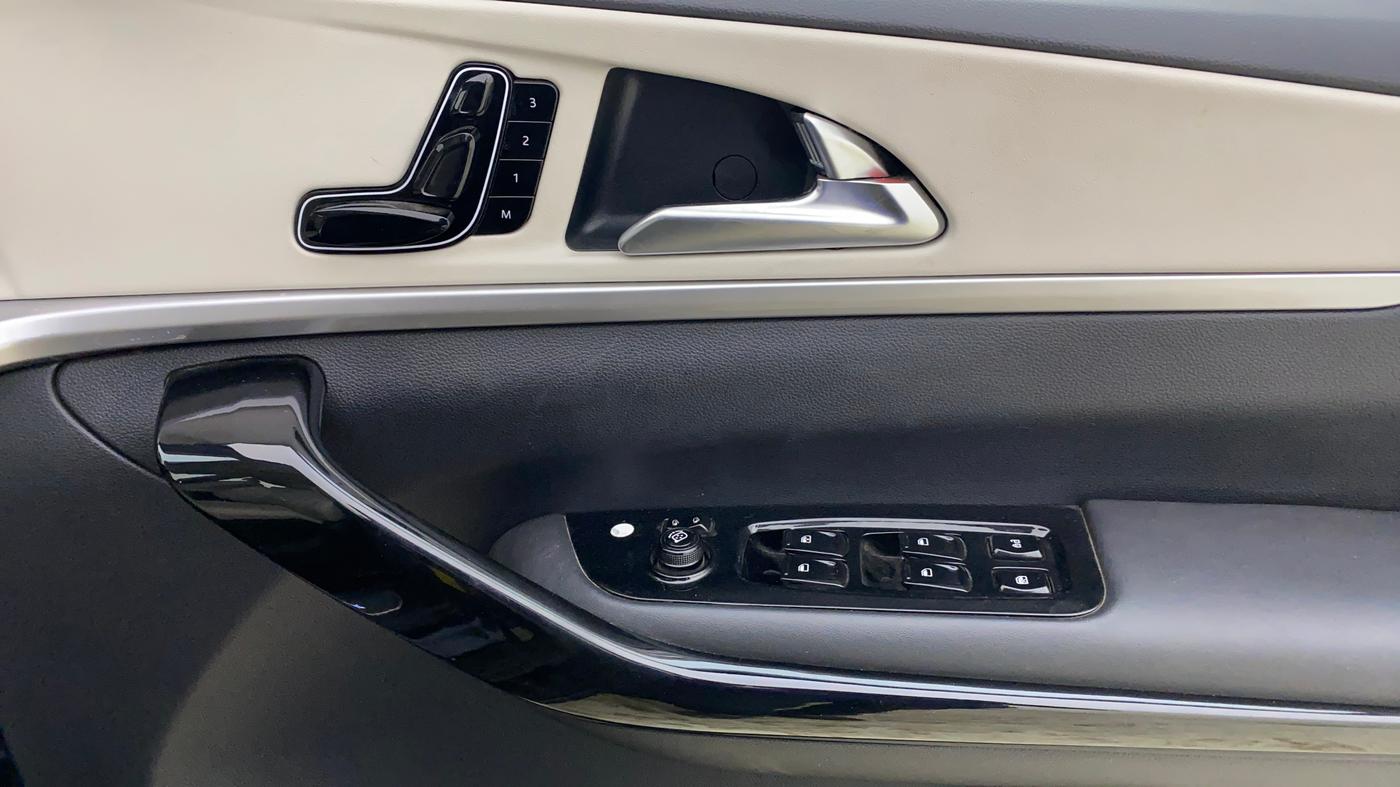 2025 Mahindra XUV700 AX 7 LUXURY D AT 7 STR, Diesel, Automatic, 15,433 km, Driver Side Door Panels Control