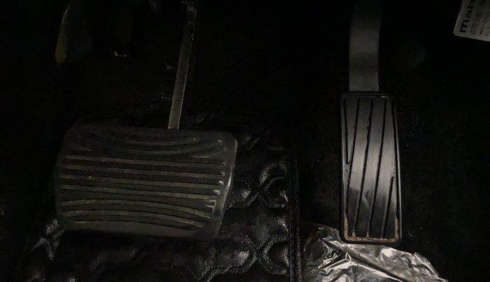 2025 Mahindra XUV700 AX 7 LUXURY D AT 7 STR, Diesel, Automatic, 15,433 km, Pedals