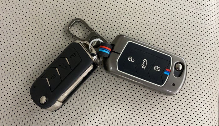 2025 Mahindra XUV700 AX 7 LUXURY D AT 7 STR, Diesel, Automatic, 15,433 km, Key Close Up