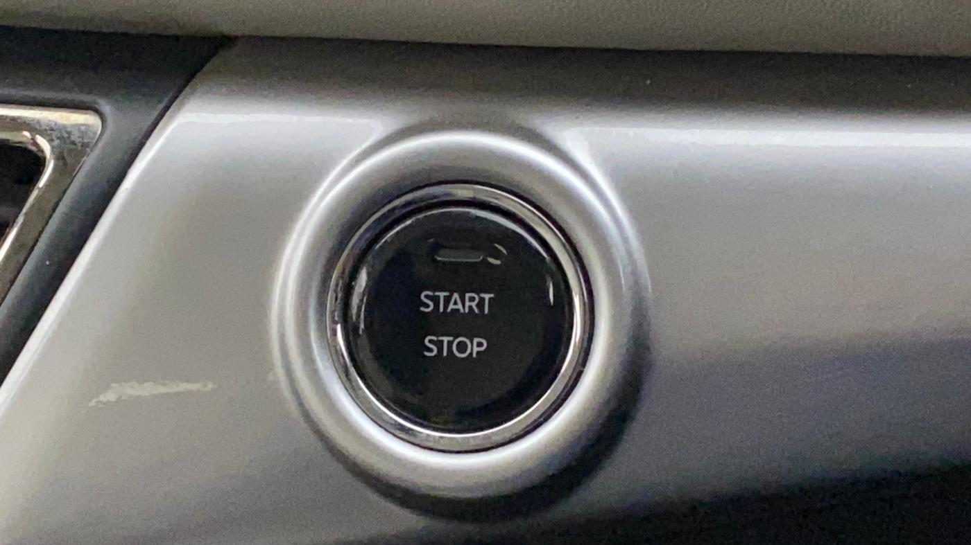 2025 Mahindra XUV700 AX 7 LUXURY D AT 7 STR, Diesel, Automatic, 15,433 km, Keyless Start/ Stop Button
