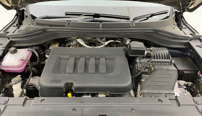 2025 Mahindra XUV700 AX 7 LUXURY D AT 7 STR, Diesel, Automatic, 15,433 km, Engine View