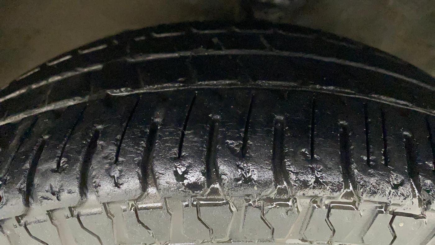 2011 Hyundai Santro Xing GL, Petrol, Manual, 40,610 km, Right Front Tyre Tread