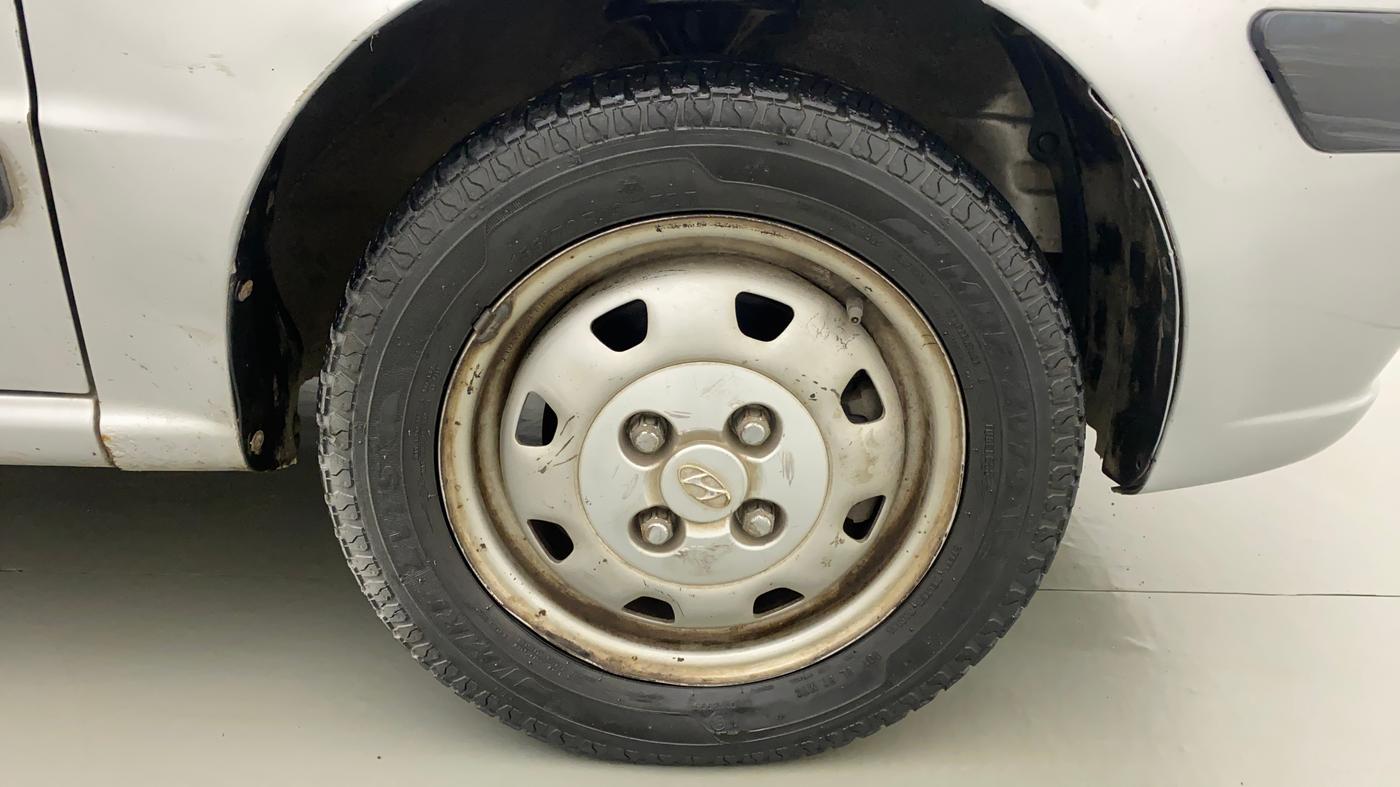 2011 Hyundai Santro Xing GL, Petrol, Manual, 40,610 km, Right Front Wheel