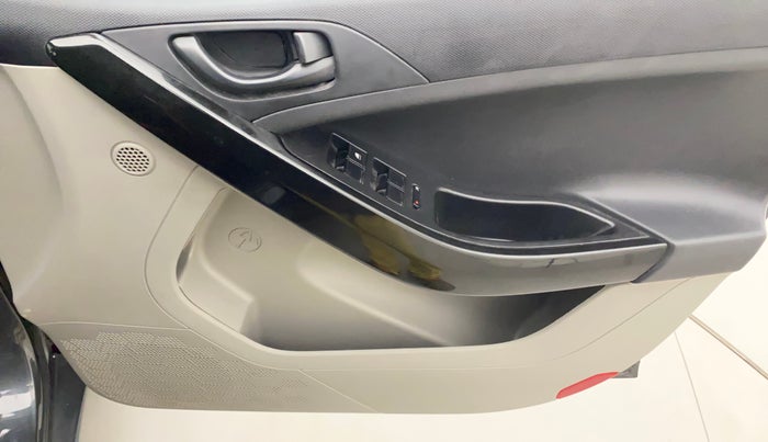 2019 Tata NEXON XM PETROL, Petrol, Manual, 52,358 km, Driver Side Door Panels Control